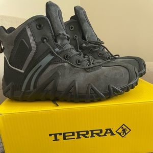 Men’s Terra Venom mid work boots size 11